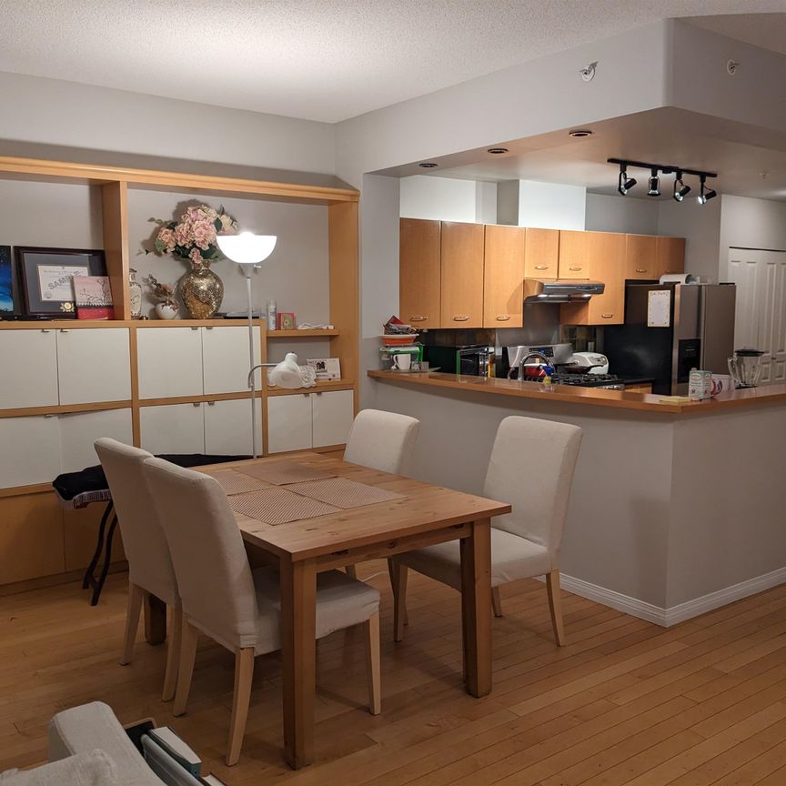 22** 12th Avenue W, Vancouver, BC V6K4T5 - Photo 1
