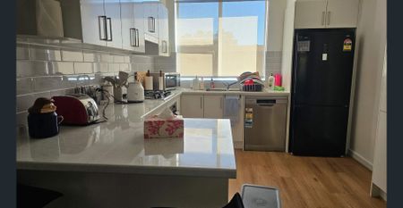 Spacious Fully Furnished Unit in a Premium Eastern Suburbs Location - Photo 5