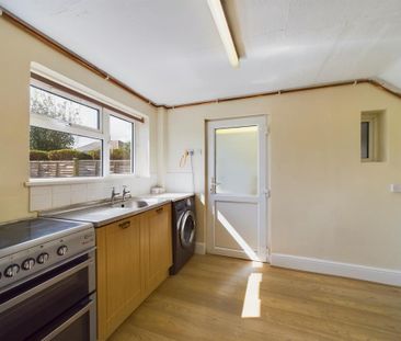 2 bedroom semi-detached house to rent - Photo 5