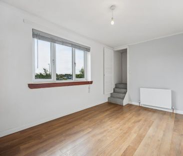 3 bedroom semi-detached villa to rent - Photo 6