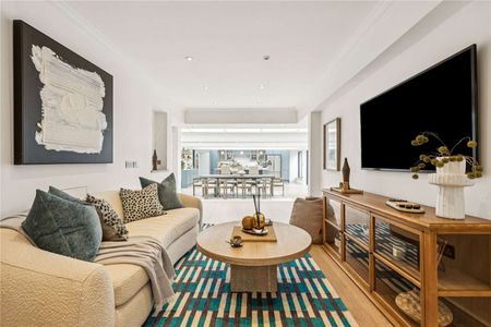 An exceptional renovated family home near Ham Common and the river Thames - Photo 2