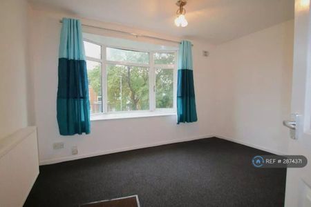 3 bedroom flat to rent - Photo 3