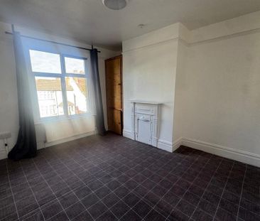 4 bedroom flat to rent - Photo 3