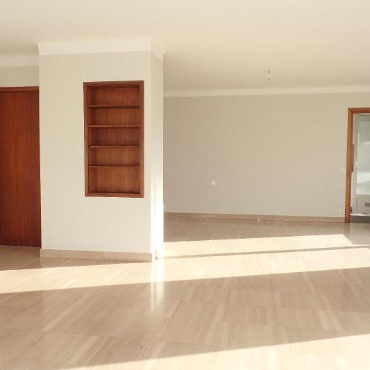Location Appartement 6 pièces 155m² CHAMBERY 73000 - Photo 1