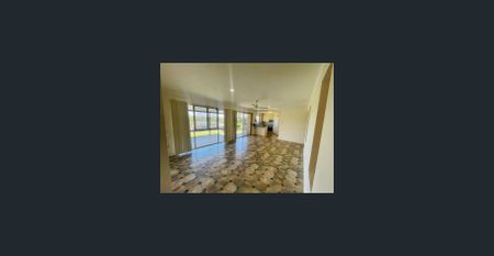 Comfortable 3-Bedroom Family Home in Tannum Sands - Photo 2