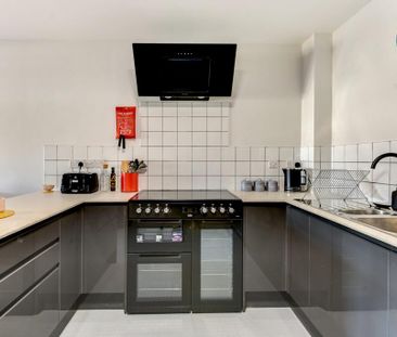 1 bedroom in a house share to rent - Photo 1