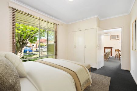 Loads of Natural Light - Photo 3