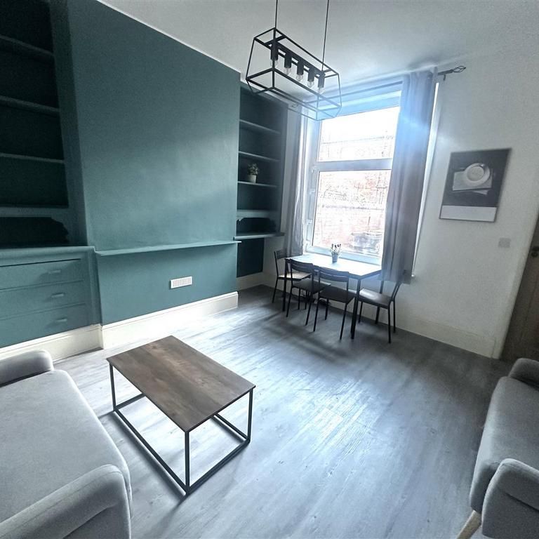 1 bedroom in a house share to rent - Photo 1