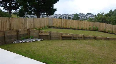 Fantastic modern 4 bedroom home in the lovely suburb of Gulf Harbour - Photo 4