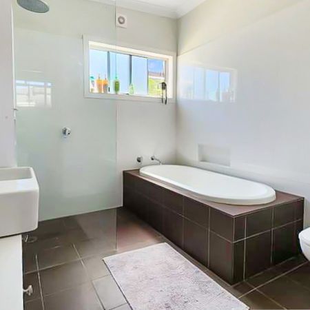 56 Lake Street, Forster NSW 2428 - House For Rent | Domain - Photo 2
