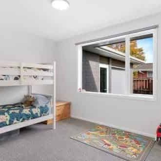 Modern family home with good out door area. - Photo 1