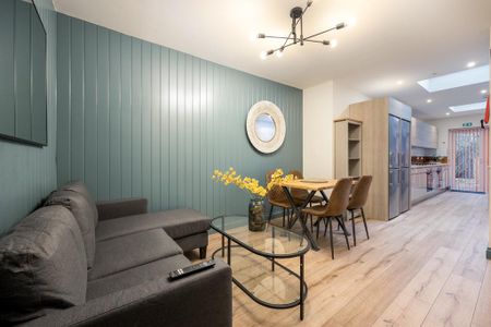 1 bedroom in a house share to rent - Photo 2