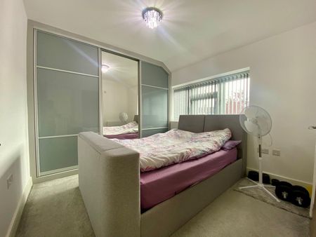 5 Bed Semi-Detached House, Fairmead Road, CR0 - Photo 3