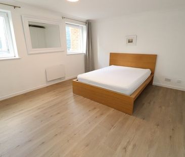Room in a Shared Flat, London, E14 - Photo 4