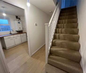 3 bedroom end of terrace house to rent - Photo 4