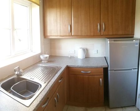 3 bedroom flat to rent - Photo 4