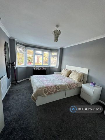 1 bedroom in a house share to rent - Photo 4