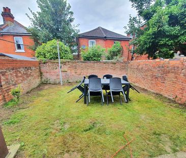 5 Bed Semi-Detached House, Devonshire Road, SO15 - Photo 5