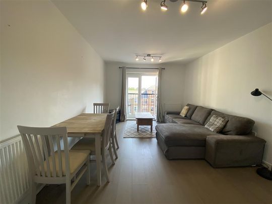 Adrian Close, Hemel Hempstead - Photo 1