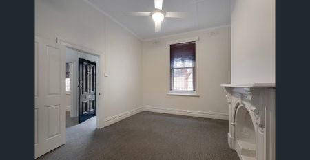 A historic townhouse with charm, character and Cathedral views. - Photo 4