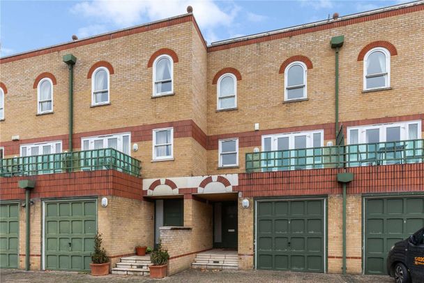 A modern three bedroom town house with river views and roof terrace in prestigious Harrods Village - Photo 1