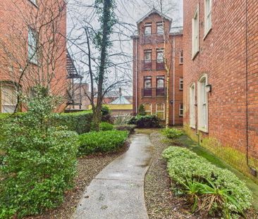 L'Academie, 14 College Gardens, Belfast, BT9 6BQ - Photo 3