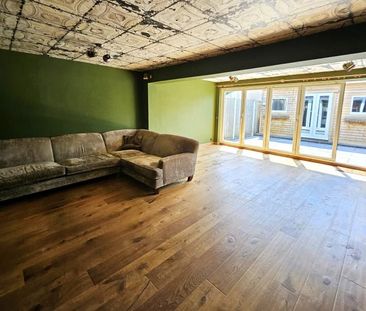 3 bedroom end of terrace house to rent - Photo 2