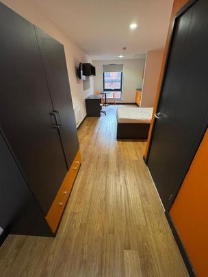 Studio to rent - Photo 1