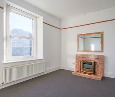 2 bedroom Flat for rent - Photo 3