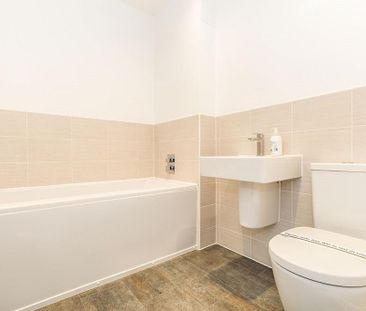 3 bedroom semi-detached house to rent - Photo 5