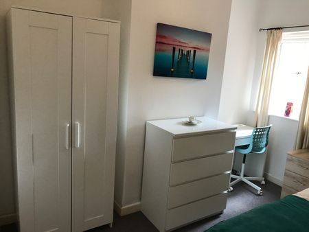5 Bed Terraced House, Bellevue Road, SO15 - Photo 5