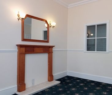 Balmoral Place, Halifax, HX1 - Photo 1