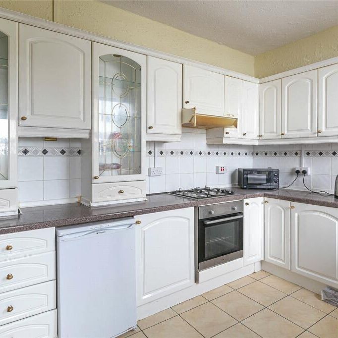 3 bedroom property to rent - Photo 1