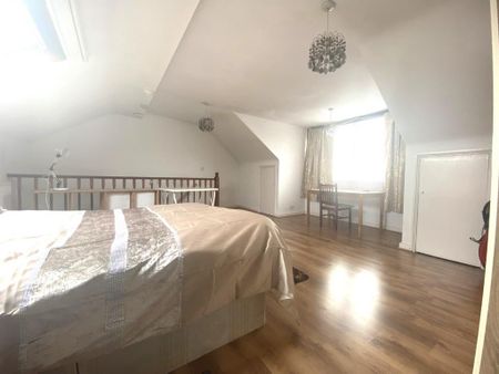 4 bedroom semi-detached house to rent - Photo 3