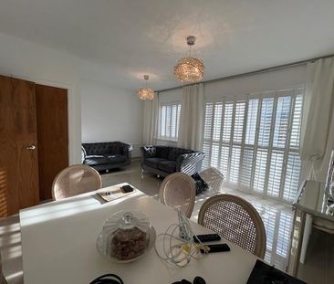 4 bedroom townhouse to rent - Photo 2