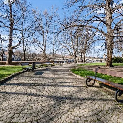 Stylový byt 2+kk na Praze 1. Cihlový dům. Dubové parkety, vysoké stropy, designová koupelna. - Photo 1