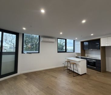 Spacious & Light Filled One Bedroom Apartment - Photo 5