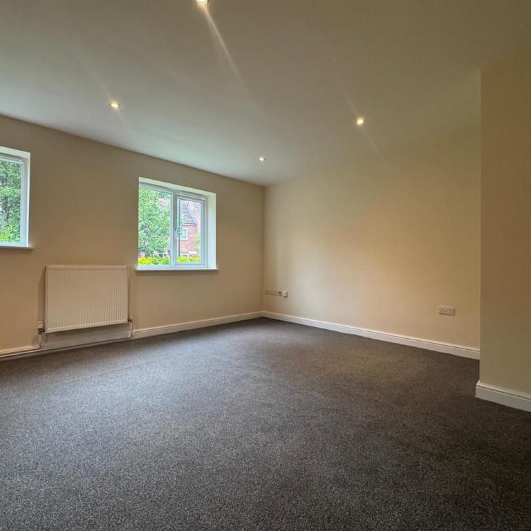 2 bedroom coach house to rent - Photo 1