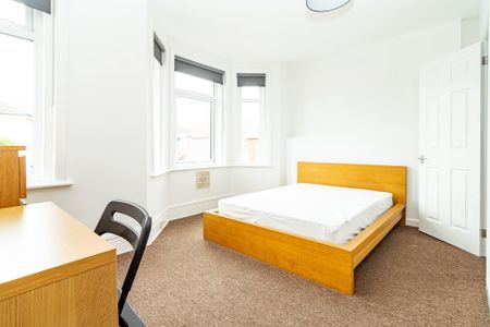 1 bedroom in a house share to rent - Photo 4
