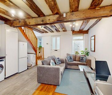 3 bedroom mews to rent - Photo 2