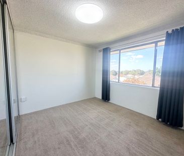 Stylishly Renovated 2 Bedroom Apartment with Lock-up Garage! - Photo 3