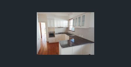 Three Bedroom Home In Central Belmont - Photo 4