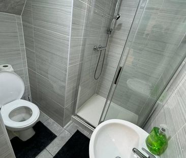 Room in a Shared House, Bolingbroke Road, CV3 - Photo 5