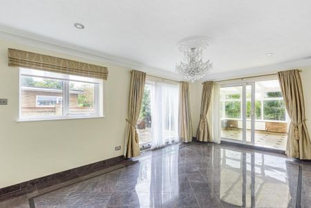 5 bedroom detached house to rent - Photo 2