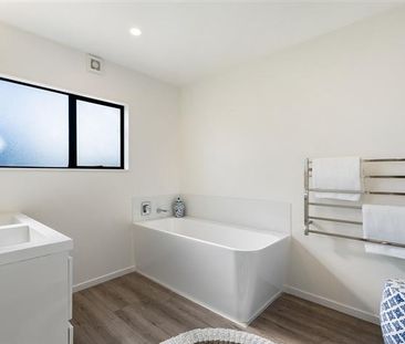 UNFURNISHED TOWNHOUSE - 3 BEDROOMS - Photo 3