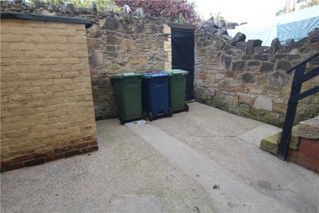 2 bedroom terraced house to rent - Photo 4