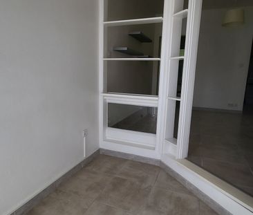 Location Appartement 1 pièce 27m² ST DENIS 97400 - Photo 1