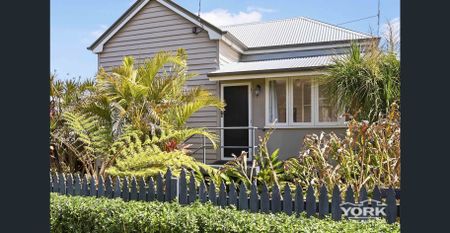 Charming Family Home in Prime South Toowoomba Location - Photo 4
