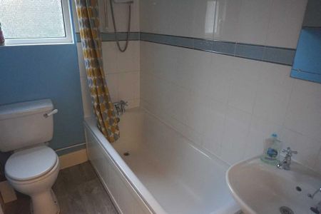 3 bedroom apartment to rent - Photo 3