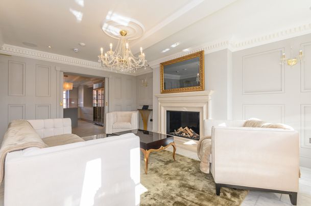 The Penthouse, Park Square, Leeds City Centre - Photo 1